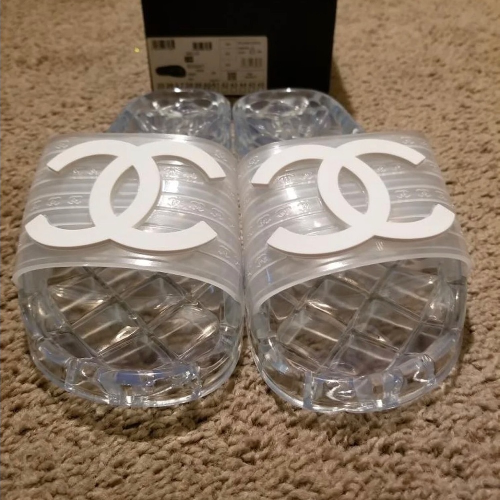 Chanel Pool slides